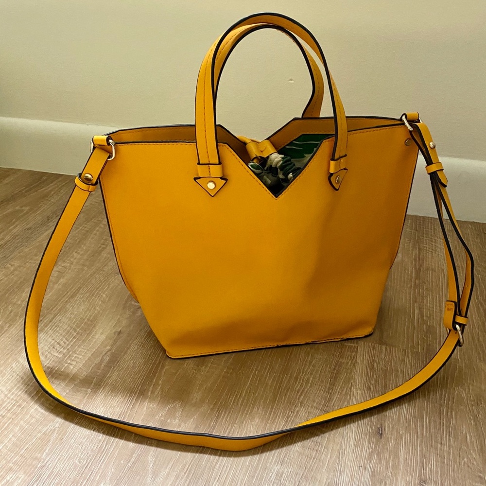 Zara Mustard Yellow Bucket Bag W/ Palm Liner Gem